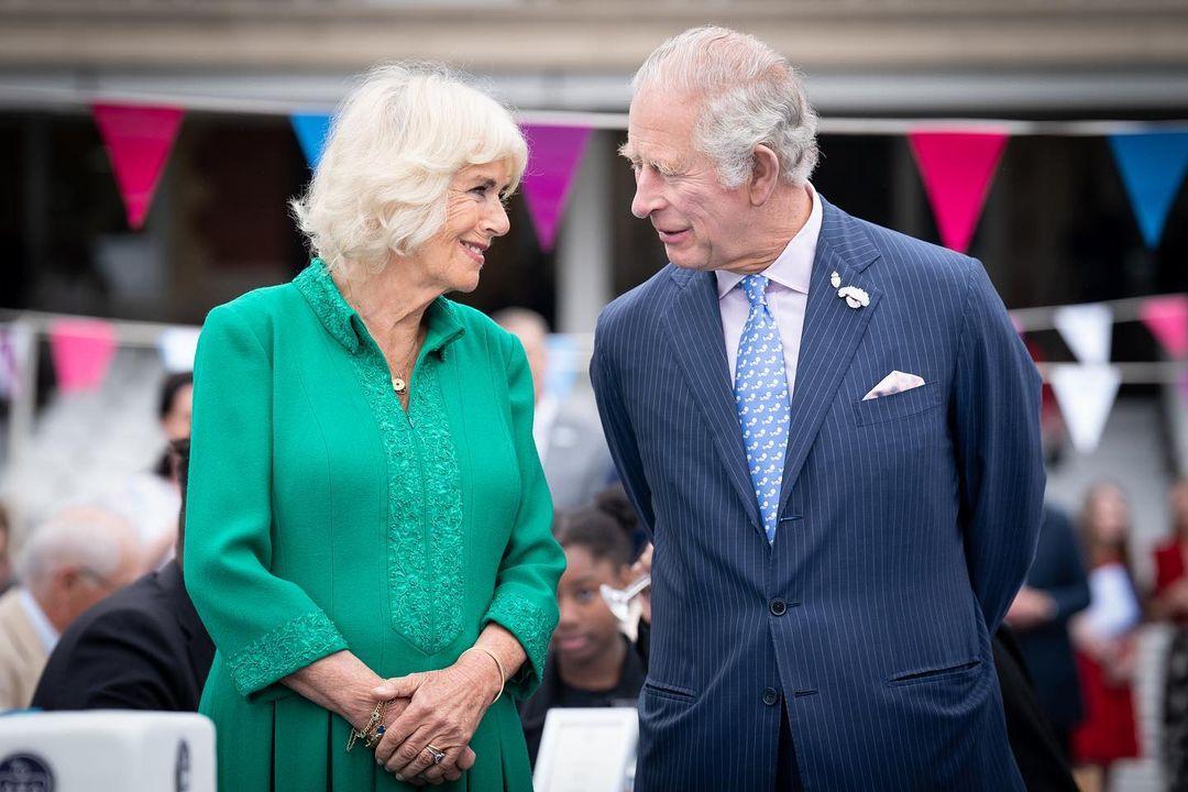 Com o ascensão de príncipe Charles ao trono britânico, sua esposa Camilla Parker Bowles se torna rainha consorte (Instagram / The Royal Family / Reprodução)