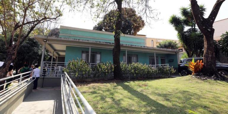 Instalada em imóvel próprio da PBH, no Bairro Betânia, na região Oeste, a casa de acolhimento tem capacidade para acolher até 20 mulheres, que poderão morar no espaço durante a gestação e puerpério. (Adão de Souza / PBH / Divulgação)