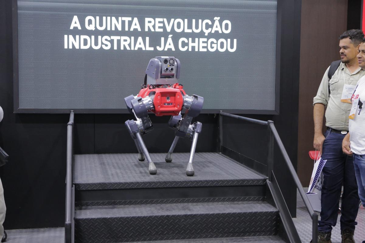 Robô Anymal D consegue realizar trabalhos em regiões perigosas para o ser humano (Fernando Michel/Hoje em Dia)