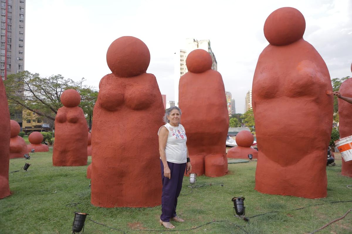 Bonecos gigantes na Praça Raul Soares(Fernando Michel)