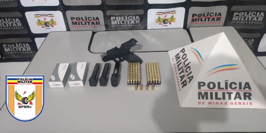 Arma apreendida com os suspeitos (Polícia Militar Rodoviária (PMRv))