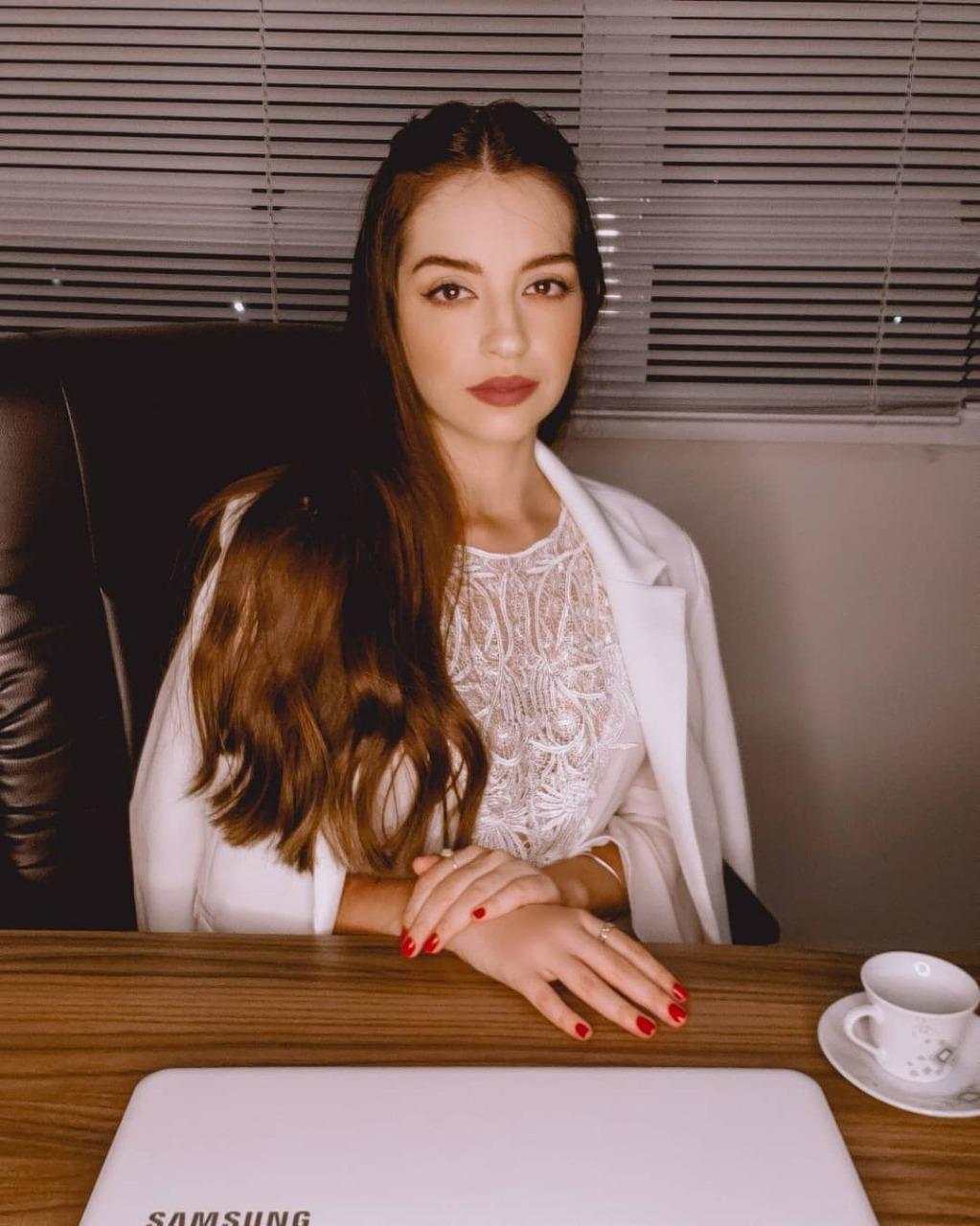 "O principal aspecto que levo em consideração é se o deputado é um representante da região" diz a advogada Carolina Caldeira (Arquivo pessoal)