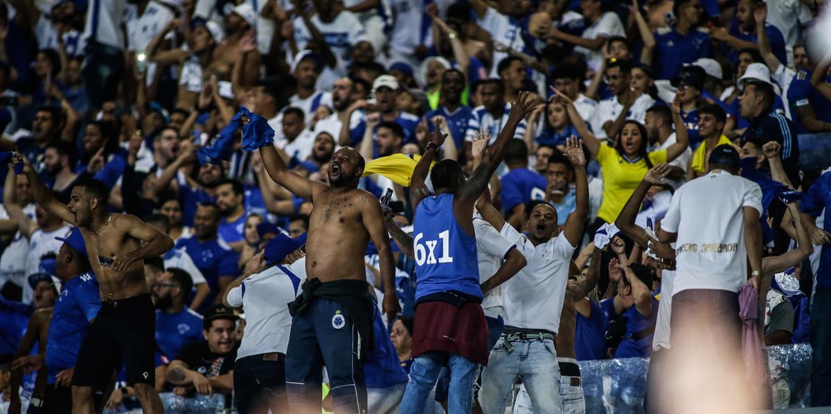 Torcida do Cruzeiro tem cantado a "música do acesso" nos últimos jogos do time (THOMÁS SANTOS/STAFF IMAGES)