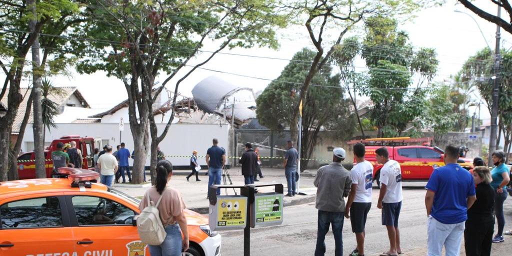 Prédio desabou nesta quarta-feira em BH, deixando 3 feridos e uma idosa morta (Valéria Marques)