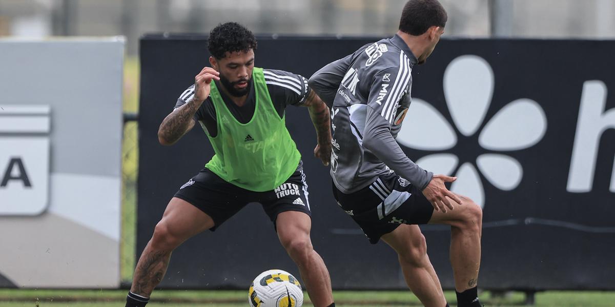 Otávio treinou normalmente após mais de um mês tratando de lesão (Pedro Souza / Atlético)