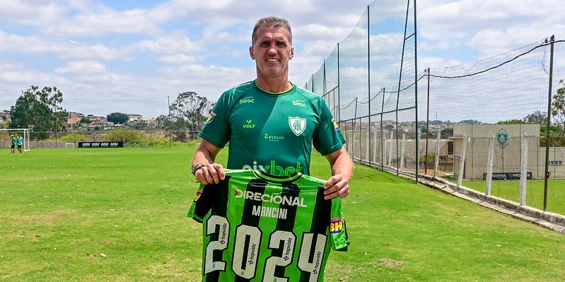 Mancini já tinha vínculo garantido até o fim de 2022, e agora vai até 2024. (Foto: Mourão Panda / América)