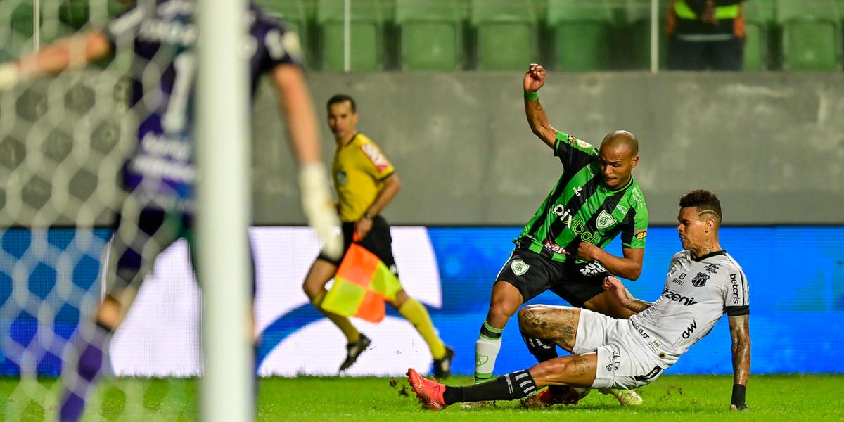 Patric estava em campo na derrota por 2 x 0 para o Ceará, no primeiro turno (Mourão Panda/América)