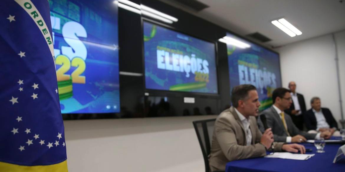 Mais de três milhões de reais foram apreendidos, segundo informações do Centro Integrado de Comando e Controle que monitora crimes eleitorais durante as eleições (José Brasil / Agência Brasil / Divulgação)
