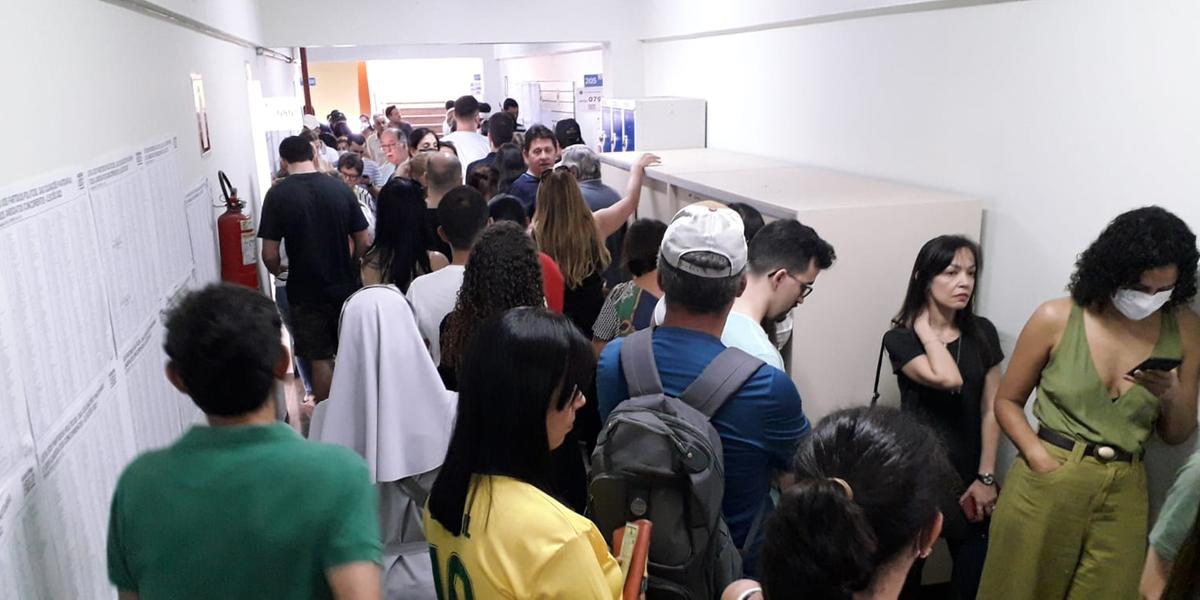 Filas foram registradas em várias seções eleitorais de Belo Horizonte (Mauricio Vieira)