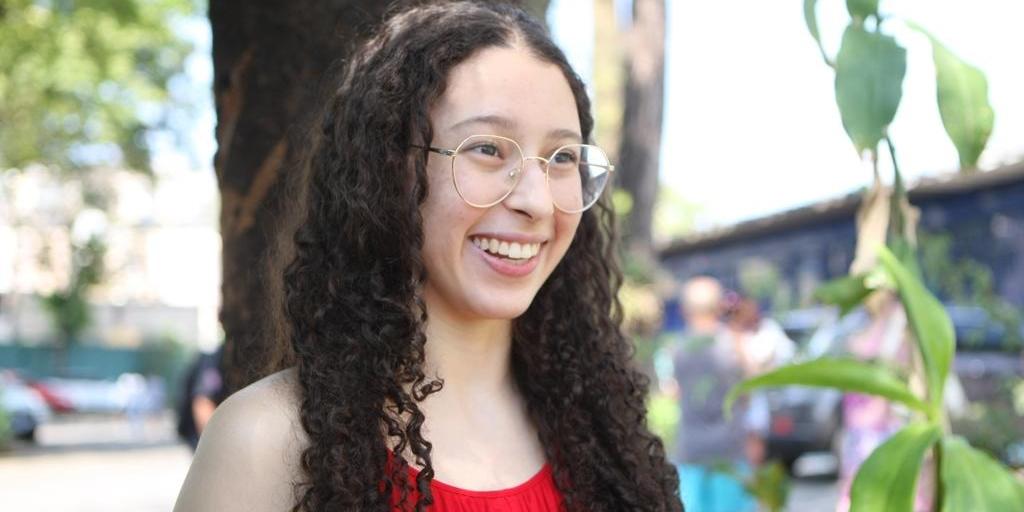 Júlia acredita que os jovens devem participar das decisões políticas o quanto antes (Raissa Oliveira)