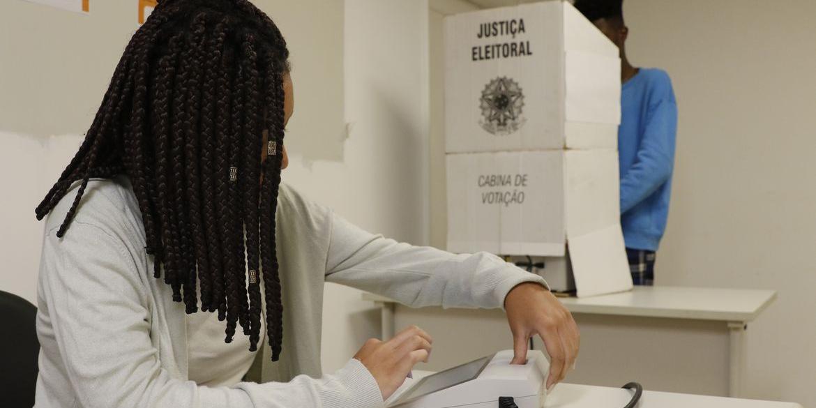 Missão continuará no Brasil para acompanhar o segundo turno (Fernando Frazão / Agência Brasil)