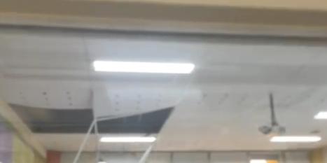 Forro do teto de uma sala de aula do Santo Agostinho, em Nova Lima, se desprendeu nesta terça (Redes Sociais / reprodução)