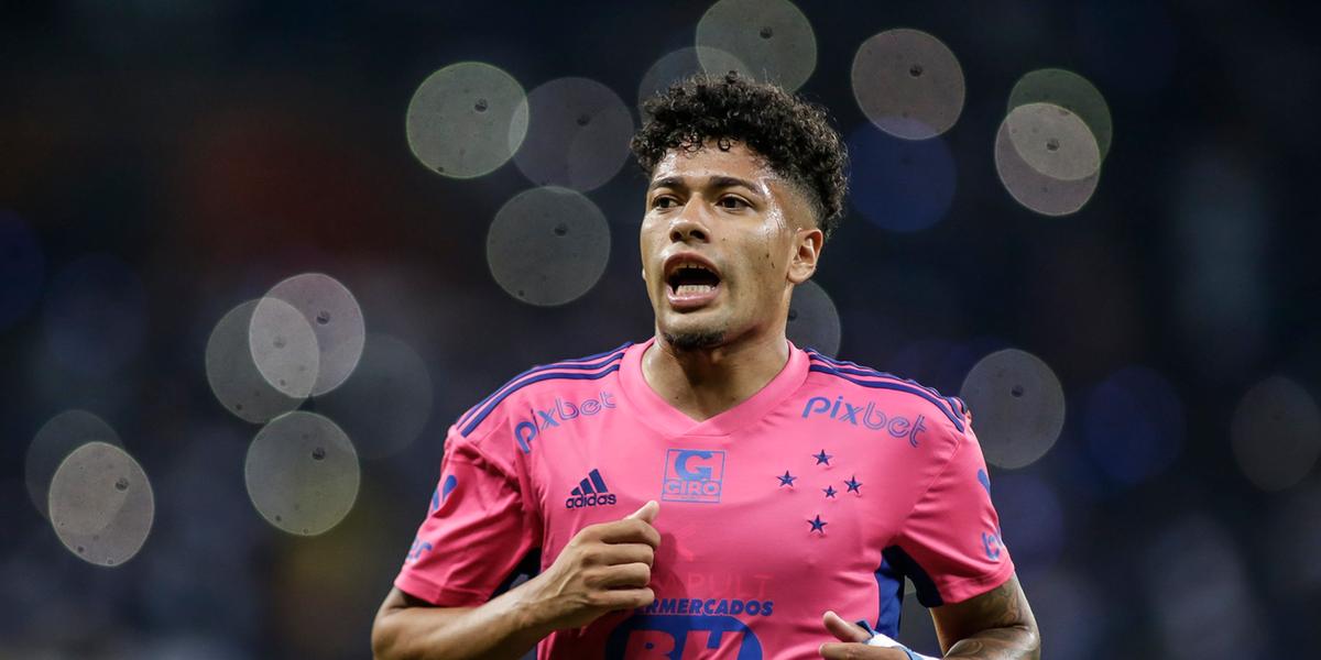 Machado sofreu falta dura no primeiro tempo, e foi expulso na etapa final (Thomás Santos/STAFF IMAGES)