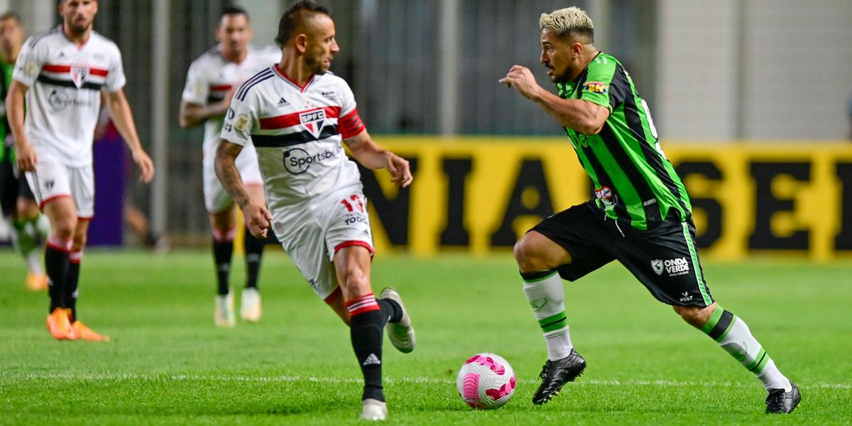 Aloísio marcou o gol do Coelho, contra o São Paulo (Mourão Panda/América)