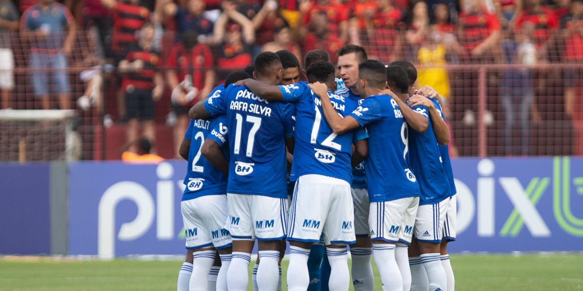Craque de aeroporto, medalhões ou jogadores da base? Qual será o