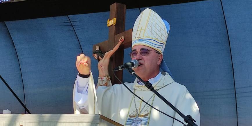 Dom Nivaldo dos Santos em celebração nesta quarta (12) na Praça da Cemig, em Contagem (Taynan Carvalho)