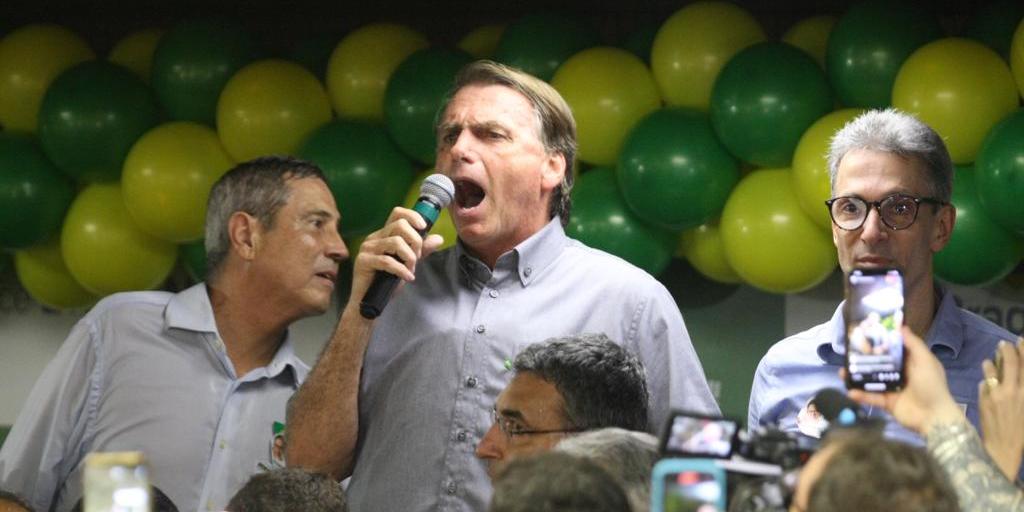 Bolsonaro diz não acreditar nas pesquisas eleitorais mas exalta "empate técnico" (Maurício Vieira / Hoje em Dia)