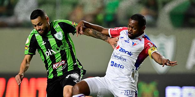 América perdeu a chance de ultrapassar o Atlético e agora vê o Fortaleza colar na tabela (Mourão Panda/América)