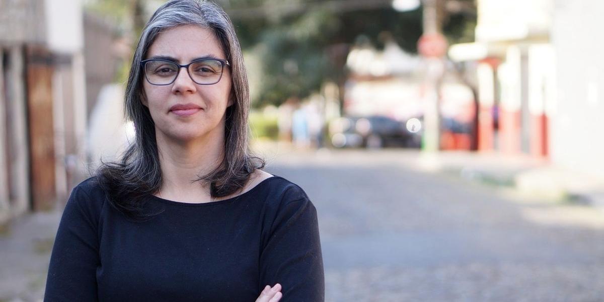 Com vários livros publicados e alguns premiados, Ana Elisa Ribeiro possui uma carreira literária consolidada (Divulgação)