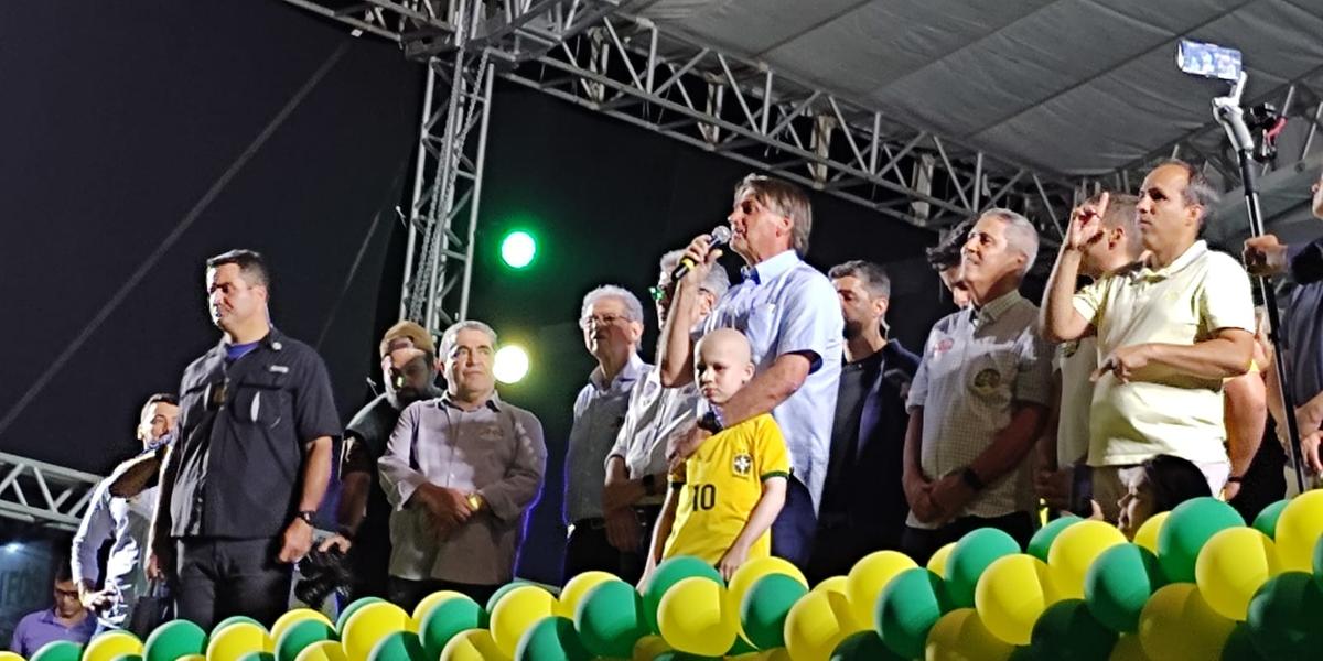 Bolsonaro discursa em Montes Claros (Adriana Queiroz / O Norte)