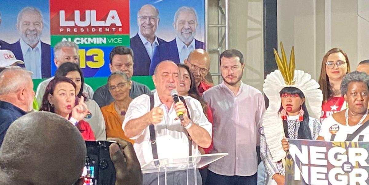Prefeito de BH esteve com Lula nesse sábado, em evento no bairro Justinópolis, em Ribeirão das Neves (Pedro Faria)