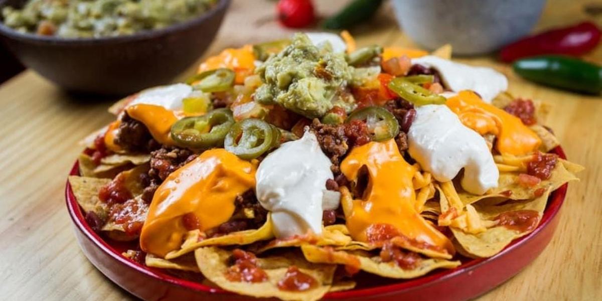 ‘Nacho Astuto’ (Nacho com chili de carne, sour cream, cheddar derretido e guacamole) da Cervejaria Astúcia (Cervejaria Astúcia/Arquivo Pessoal)