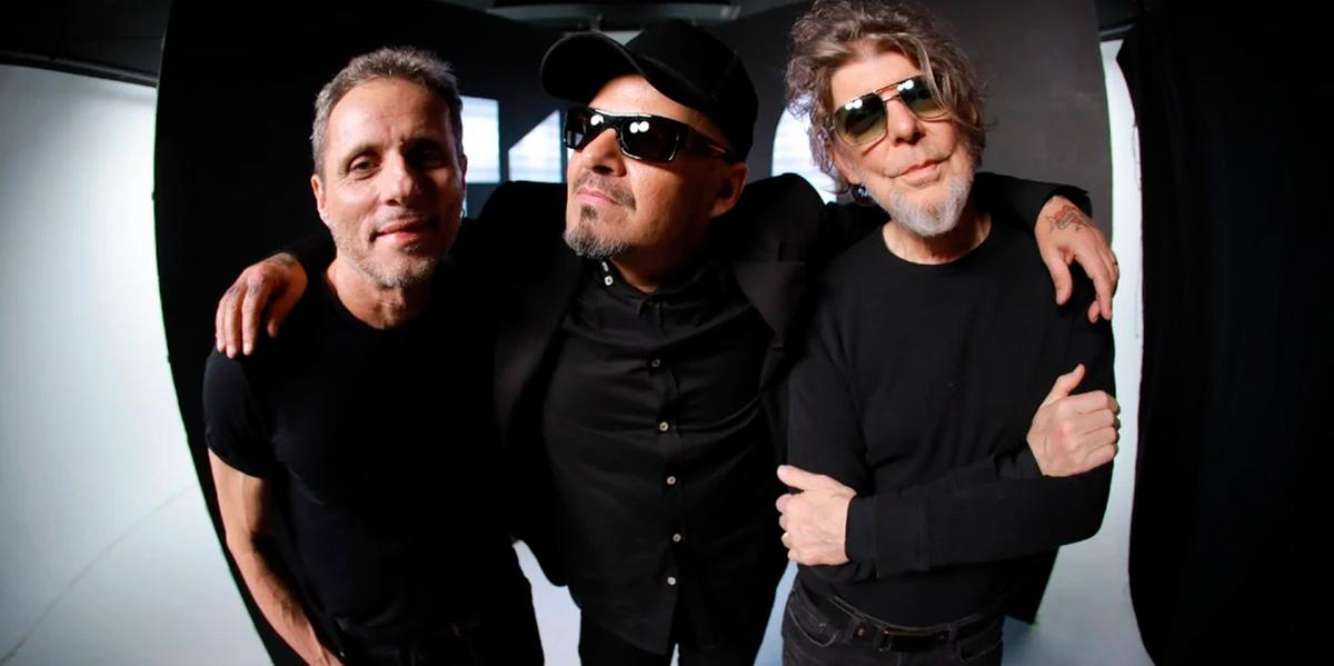 Sérgio Britto, Branco Mello e Tony Belotto relembram, em versão acústica, grandes sucessos de uma das mais importantes bandas de rock do país e que está completando quatro décadas (Silmara Ciuffa/Divulgação)