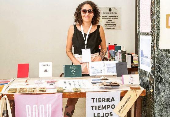 A paixão por livros de artista fez Ana Rocha fundar sua própria editora em 2012 (Reprodução/Instagram)