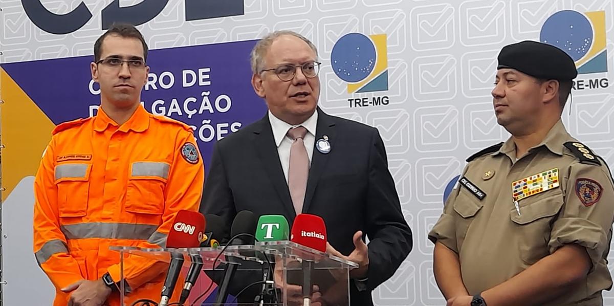 Coordenador do Gabinete de Segurança do TRE, o juiz Flávio Tamburini fez um boletim do andamento das eleições no Estado (Paulo Henrique Silva)
