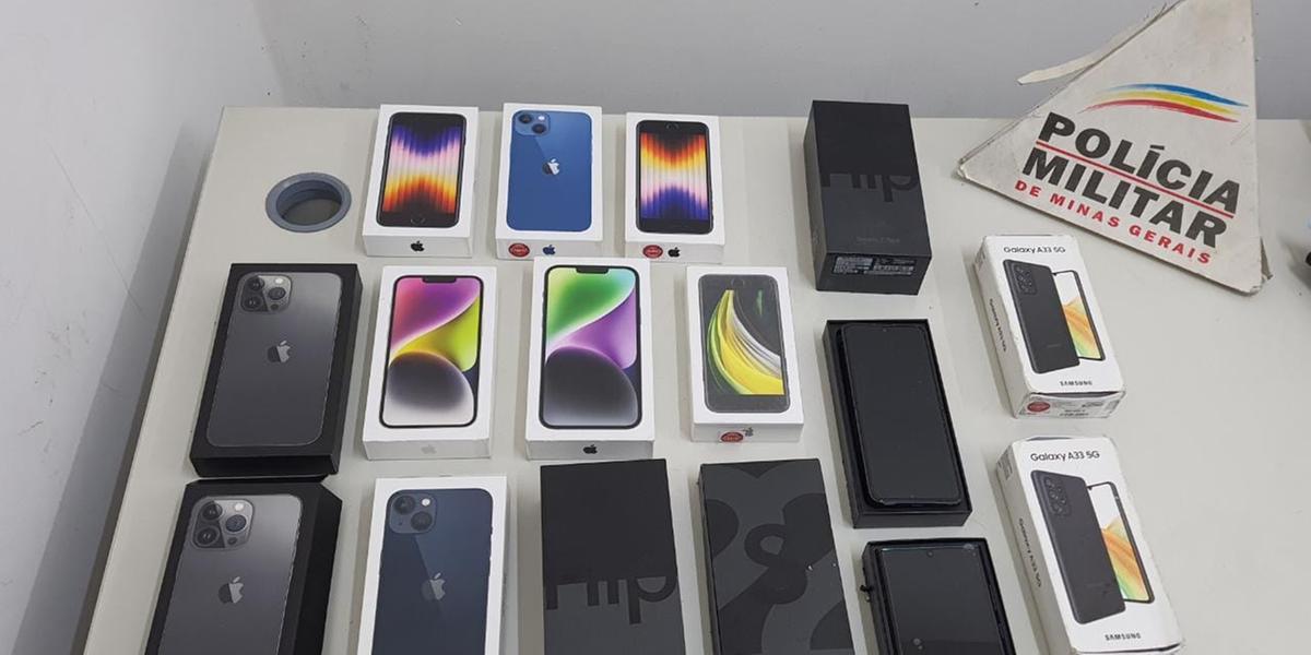 Dezesseis aparelhos celulares estavam de posse do suspeito que invadiu a loja de shopp8ing 