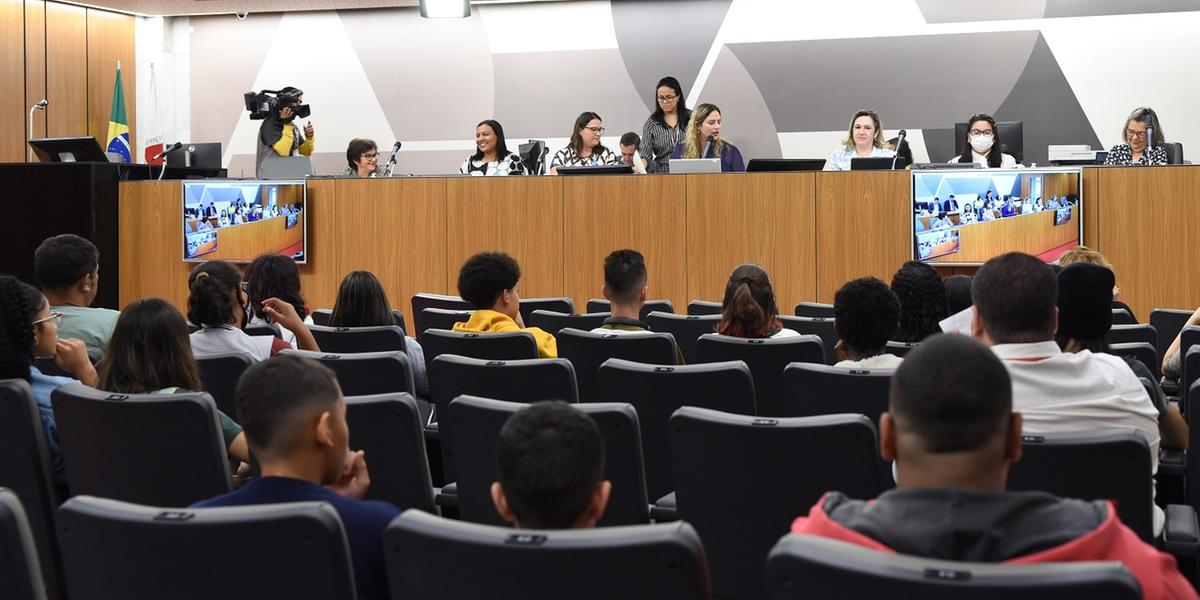 Comissão de Educação, Ciência e Tecnologia debate a importância da campanha de vacinação nas escolas estaduais (Guilherme Bergamini / ALMG / Divulgação)