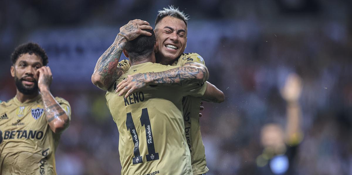 Keno marcou dois, um deles com assistência de Vargas, que também balançou as redes (Pedro Souza/Atlético)