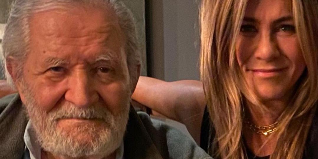 O ator John Aniston e a filha, a renomada atriz Jennifer Aniston (Instagram / jenniferaniston / Reprodução)