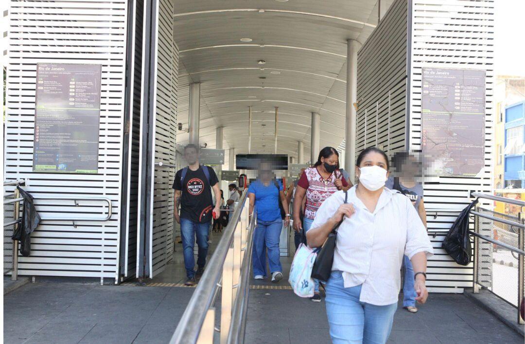 Grande parte dos dos usuários da estação do Move, no Centro de BH, não utilizava máscaras de proteção (Lucas Prates/Hoje em Dia)