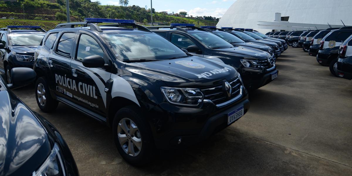 Novas viaturas da Polícia Civil de Minas Gerais foram entregues nesta segunda-feira pelo governador Romeu Zema (Novo) (Dirceu Aurélio/Imprensa MG)