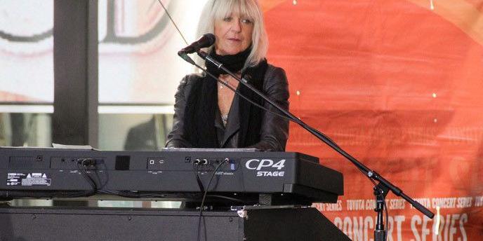 Christine McVie era vocalista, compositora e tecladista da banda Fleetwood Mac, responsável pro vários sucessos (Instagram / christinemcvieofficial / Reprodução)