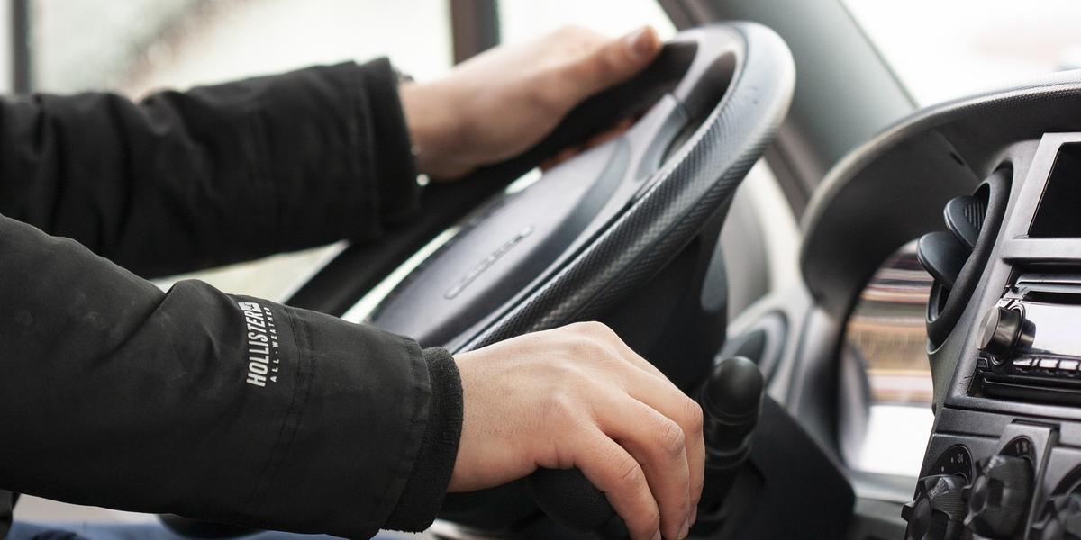 Segundo o Sine BH, a função de motorista de ônibus urbano prevê salário de R$ 3.029, além de benefícios (Pixabay / Divulgação)