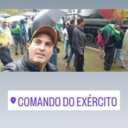 Rodrigo Santana em ato antidemocrático em Belo Horizonte (Reprodução/Redes Sociais)