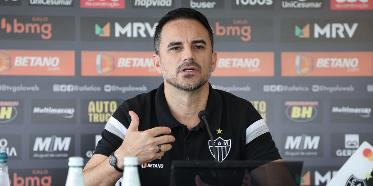 Rodrigo Caetano afirmou que contratará zagueiro e possivelmente um lateral-direito (Pedro Souza/Atlético)