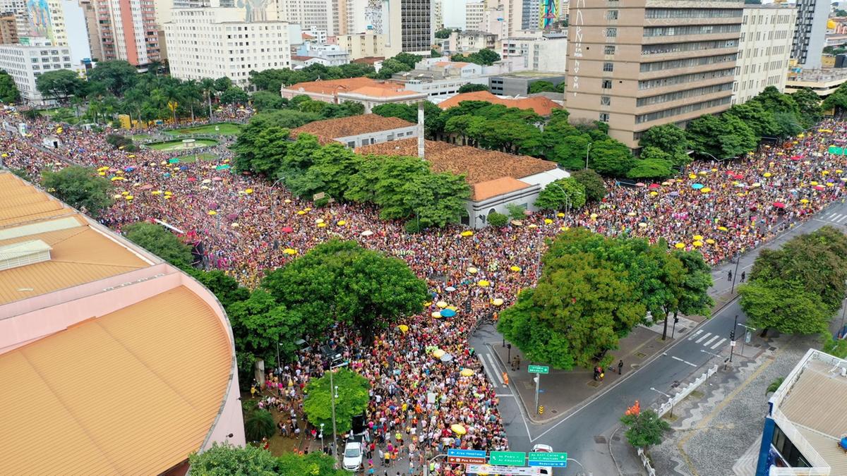 Blocos de Carnaval lotam ruas da cidade (Então, Brilha!/Divulgação)