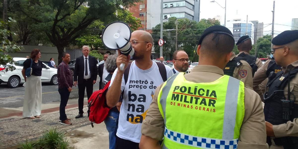 O objetivo da polícia era evitar que o grupo se aproximasse dos políticos eleitos e seus convidados que chegavam para a cerimônia de diplomação (Hermano Chiodi)