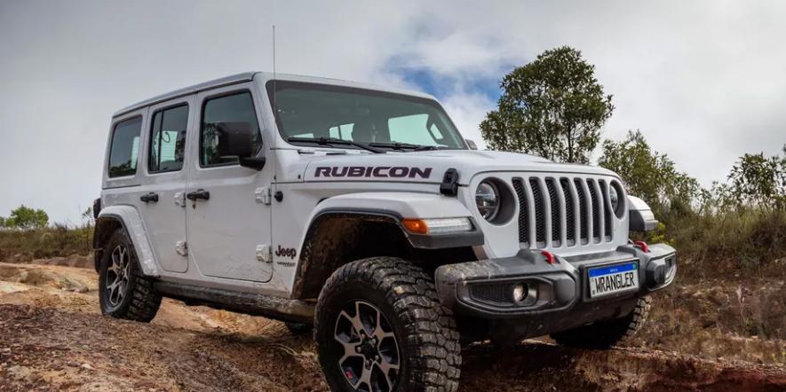 Wrangler chega à linha 2023 com mais tecnologias que eram ficção científica quando o utilitário foi projetado para lutar na Segunda Guerra (Divulgação)