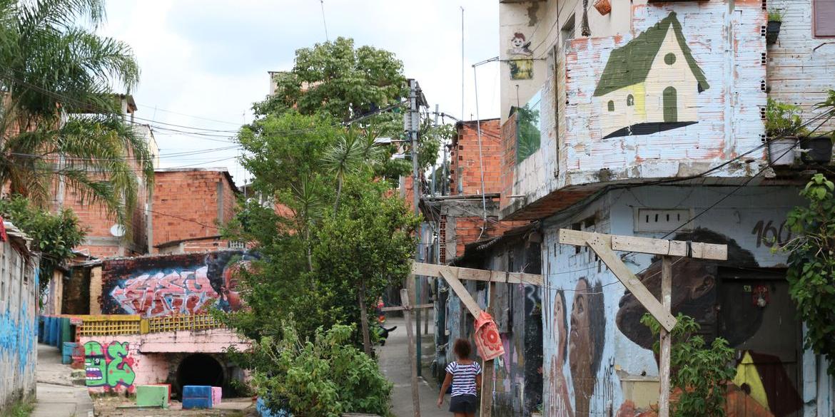 Ele busca a projeção econômica de mulheres em vulnerabilidade social (Rovena Rosa / Agência Brasil)