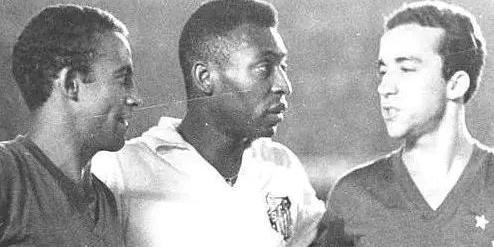 Pelé ao lado de Tostão e Dirceu Lopes, que ele apelidou de Rei Branco e Príncipe, respectivamente (Divulgação)