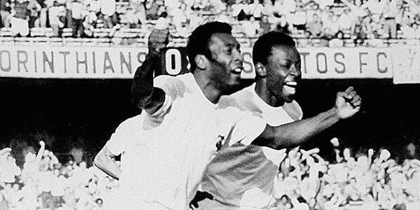 Pelé celebra um de seus 50 gols contra o Corinthians (Divulgação/Redes Sociais)