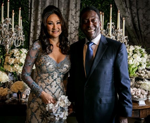 Pelé com Marcia Aoki, no seu último casamento (Divulgação)