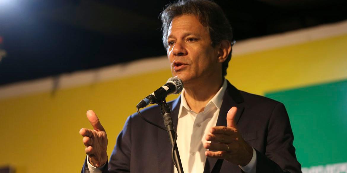 A entrega ocorreu em evento fechado no Palácio do Planalto, com participação do presidente Lula e do ministro da Fazenda, Fernando Haddad (José Cruz/Agência Brasil)