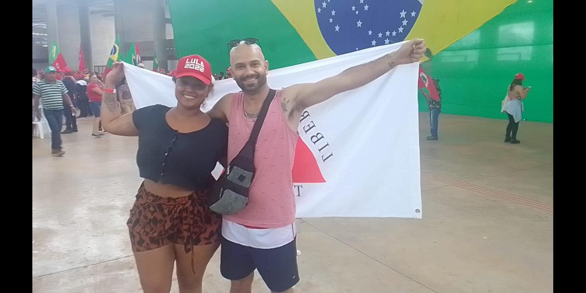 Gerley Gandra e Tayná Rodrigues, de Betim, conseguiram abrigo no alojamento do MST, montado no estádio Mané Garrincha (Hermano Chiodi)