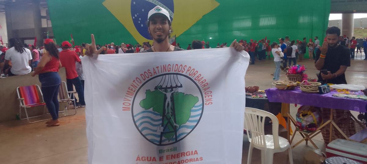 Pedro Ferreira faz parte do Movimento dos Atingidos por Barragens (MAB) que trouxe quatro ônibus de Minas Gerais para a posse (Hermano Chiodi)
