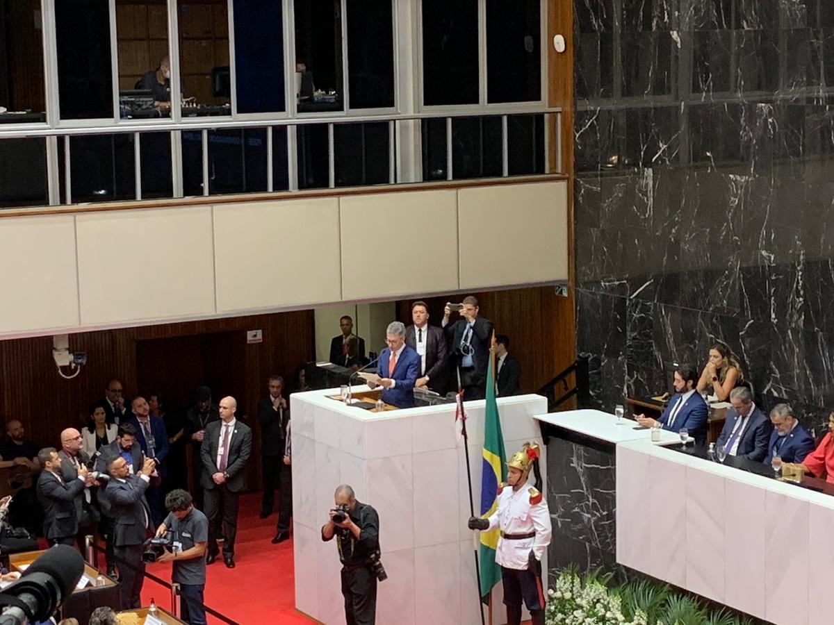 Governador Romeu Zema durante recondução ao cargo, na Assembleia Legislativa ()